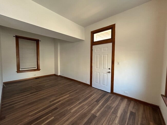 Building Photo - 3464 N Clark St