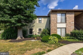 Building Photo - 23A W Bluebell Ln