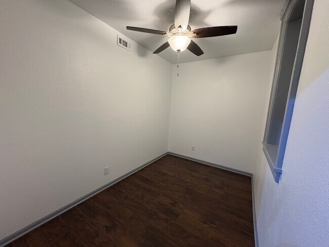 Foto del edificio - 1941-1939 S Winona Ln