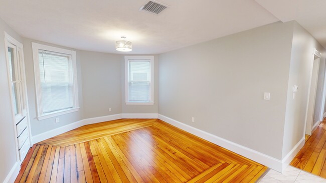 Foto del edificio - 267 E Cottage St