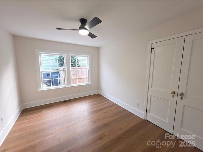 Foto del edificio - 1953 Woodcrest Ave