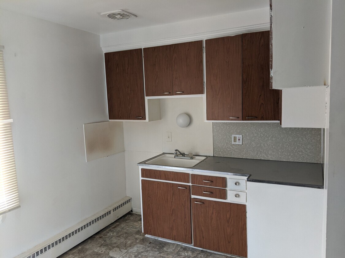 Kitchen v1 (12x8) - 11750 Morang Ave