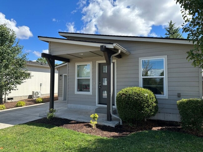 Foto del edificio - Beautiful 2 bedroom/1 bath home. Landscaping included!