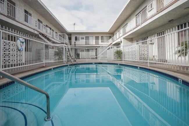 Foto del edificio - 425 N Hobart Blvd