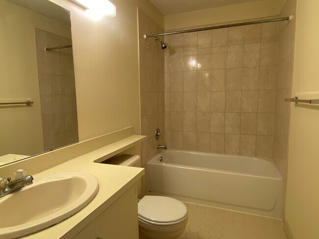 Foto del edificio - 312 Bromley Pl