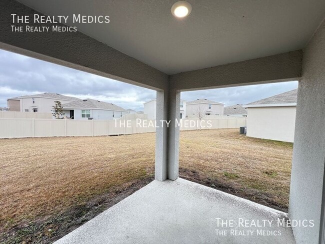 Building Photo - 8561 SW 46th Ave