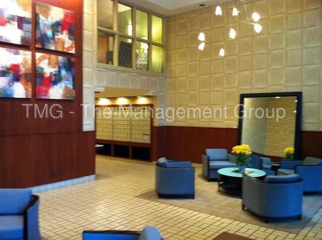 Foto del edificio - 1600 W Green Tree Rd