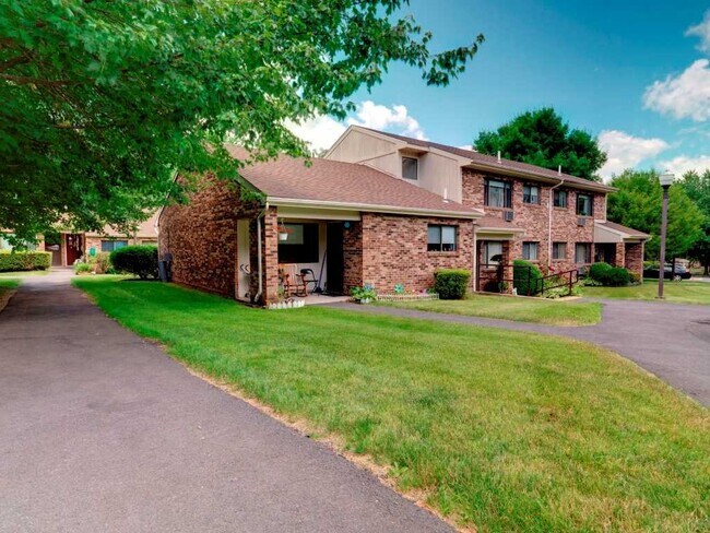 Building Photo - 12 Wolf Hill Rd