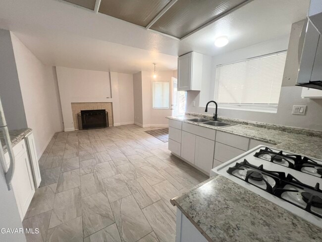 Building Photo - 2634 Avoca St