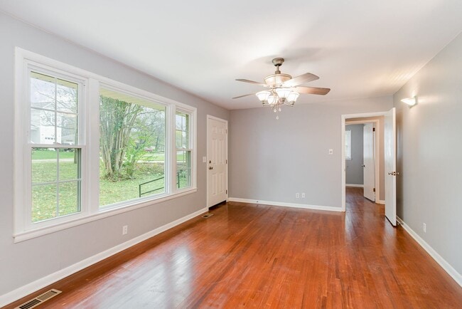Photo - Classic Mid-Century Ranch Charlotte Park Available! House