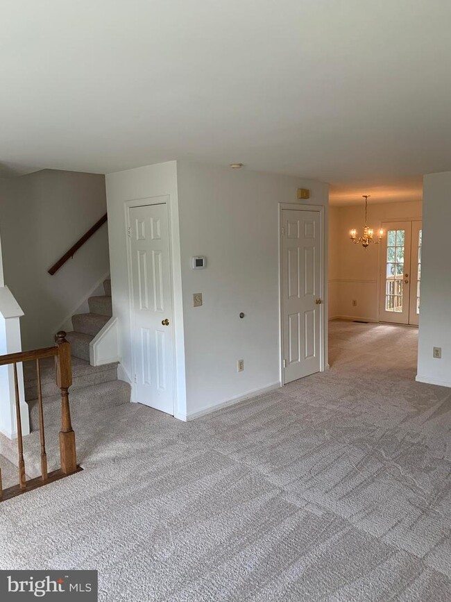 Building Photo - 1405 Bluemont Ct