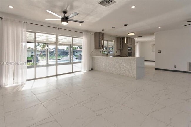 Foto del edificio - 6311 NE 20th Way