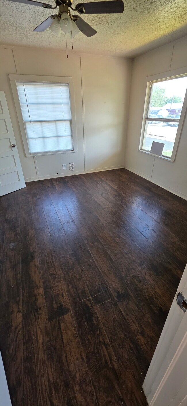 Foto del edificio - 119 W Apache St