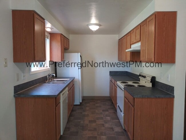 Building Photo - 4251 Daisy St