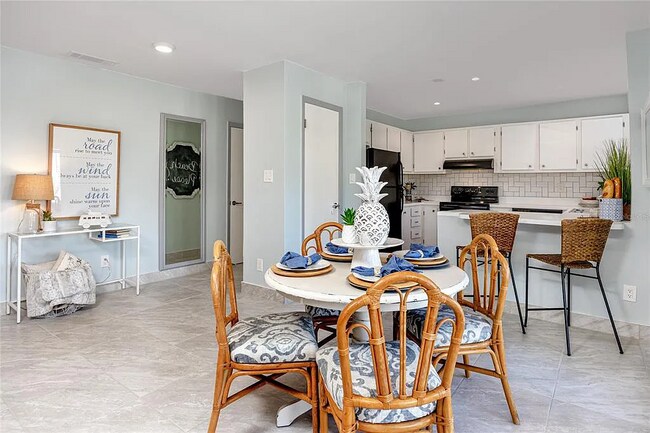 Building Photo - 5231 Beach Dr SE