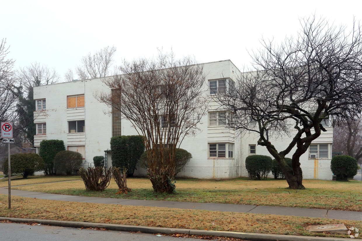 Building Photo - 2102 S Cincinnati Ave