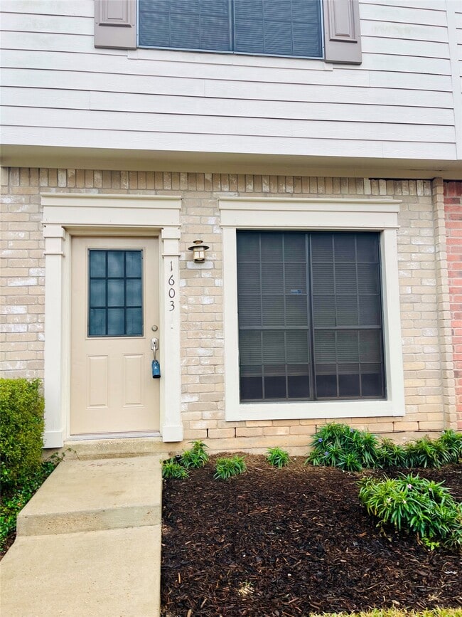 Foto del edificio - 2910 Grants Lake Blvd