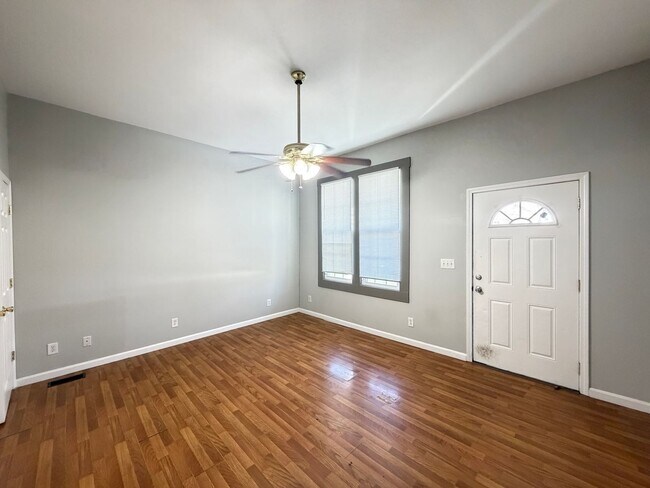 Foto del edificio - Beautiful Maintained 2 Bed and 1 Bath Shotgun House!