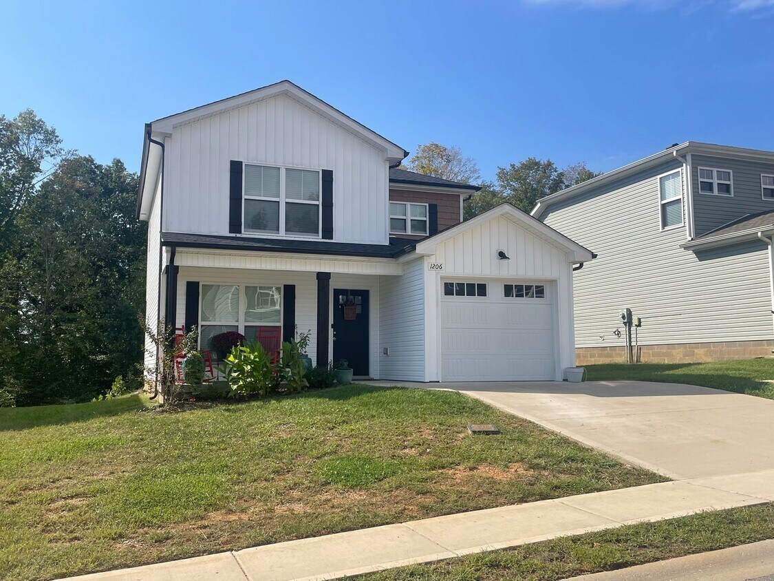 Building Photo - Beautiful 3 Bedroom Close to Liberty Park ...