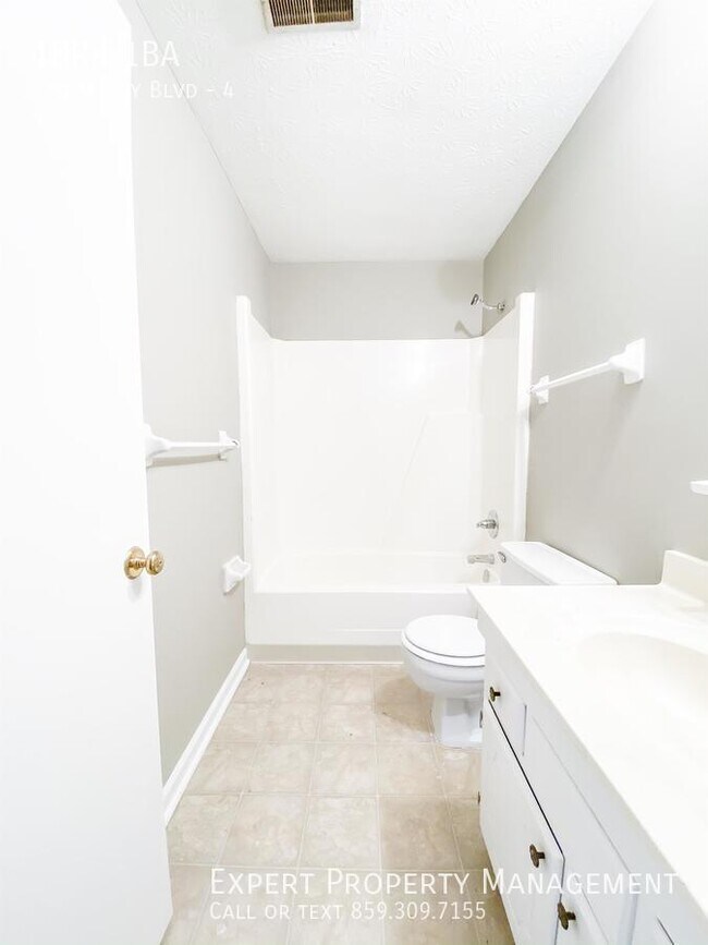 130 Macey Blvd Unit 4, Versailles, KY 40383 Room for Rent in