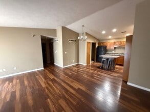 Building Photo - 102-116 Goldenrod Dr