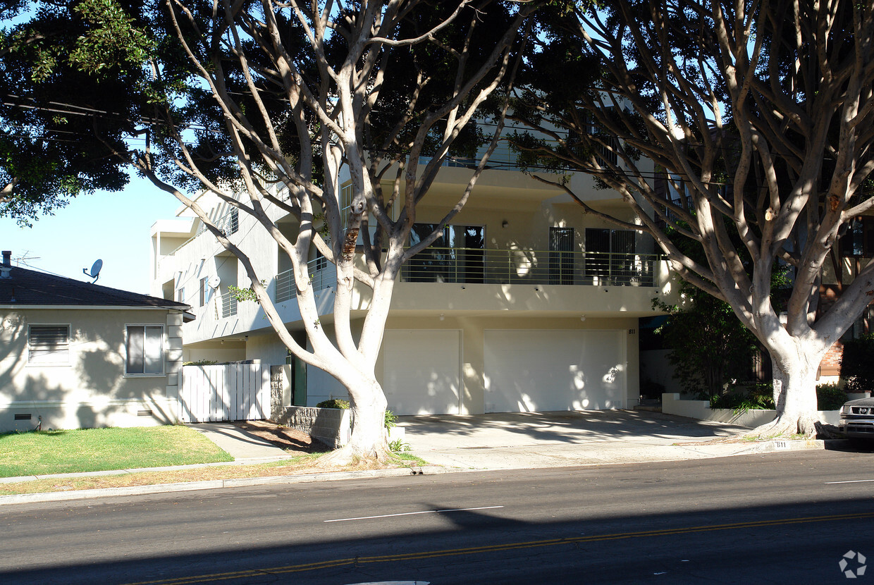 Primary Photo - 811 Main St
