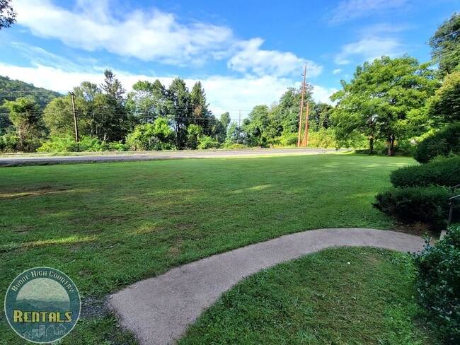 Building Photo - Great 4bd House