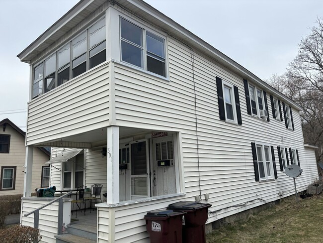 Foto del edificio - 301 S Main St