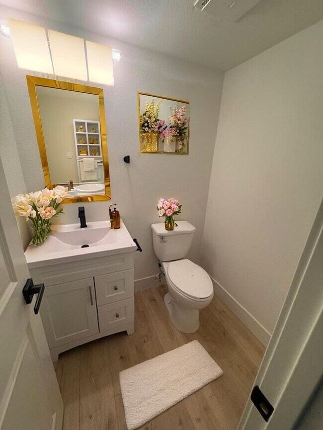 Photo - Torrington Circle Westminister Apartment