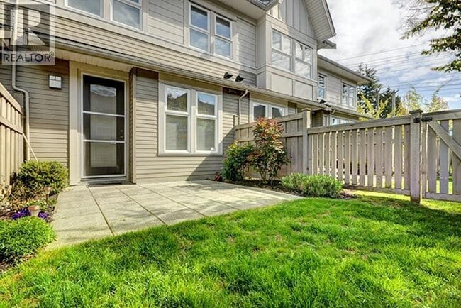Building Photo - 6558 Arbutus St