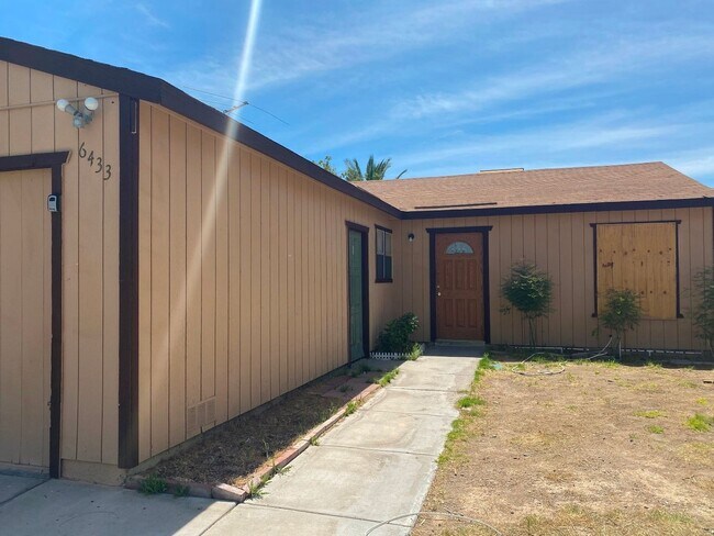 Foto del edificio - Single story 2 bedroom home.