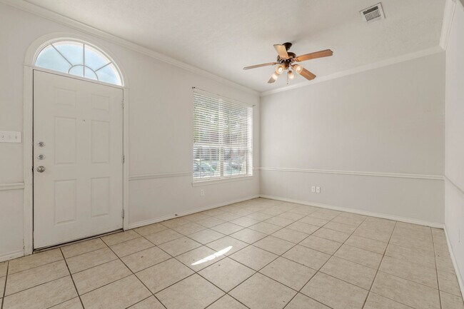 Foto del edificio - 304 Forest Dr Loop
