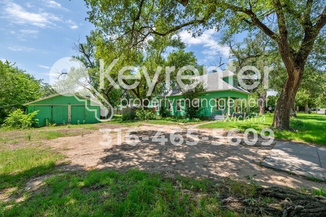 Building Photo - June is free!! Charming 1925 Farm House on 1/3 acre!