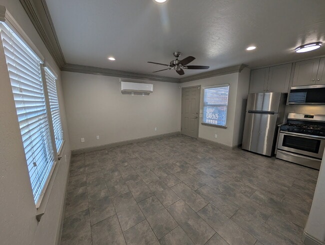 Building Photo - 935 E Divisadero St