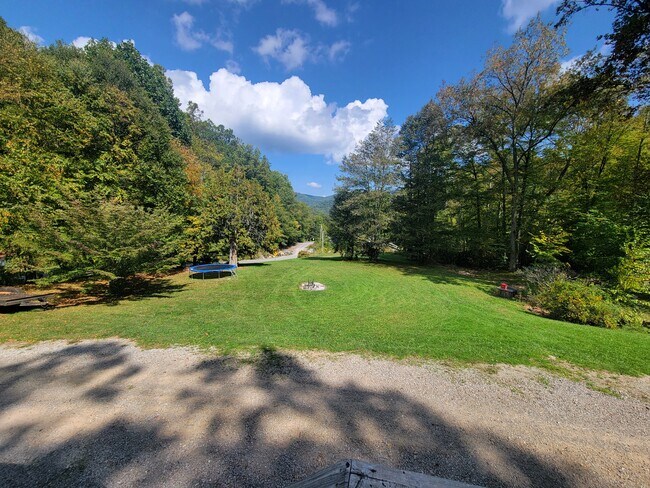 Foto del edificio - 659 Cold Creek Rd