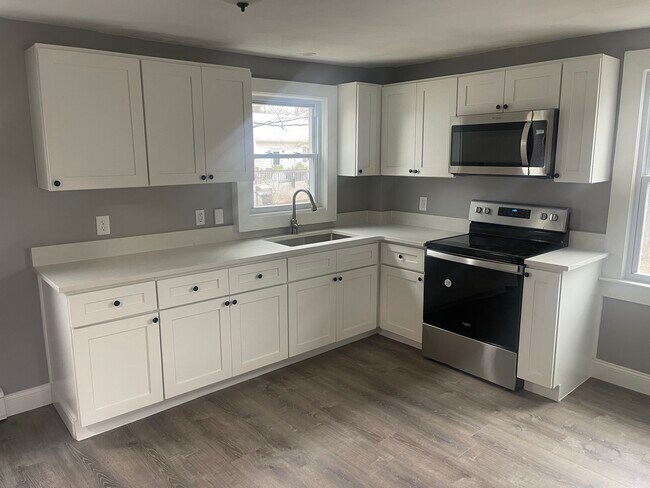 Building Photo - 32 Woodcliffe Ave