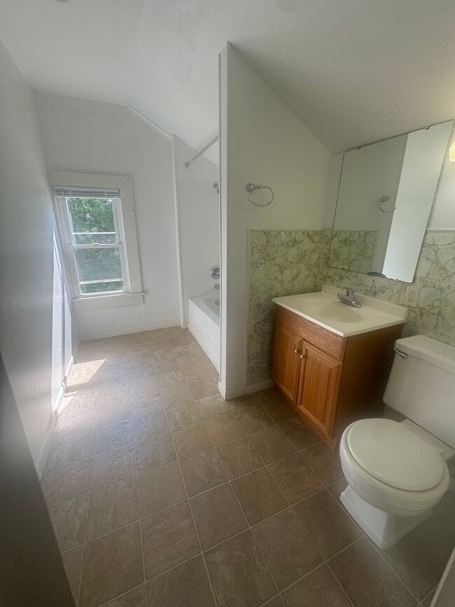 Building Photo - 624 S Fess Ave