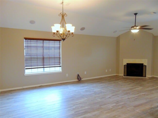 Building Photo - 1809 Edinburg Ave