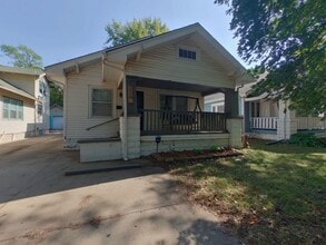Building Photo - 334 S Estelle St