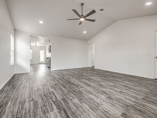 Building Photo - Beautiful remodeled home in Edmond + 4 bedrooms + 2 bathrooms + Valencia Neighborhood