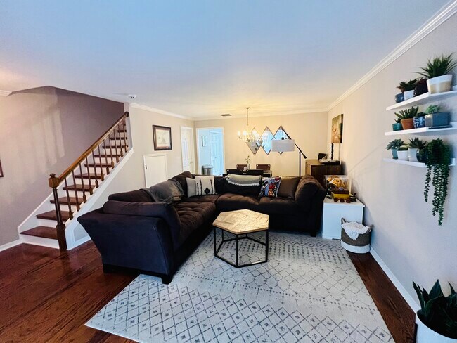 Building Photo - 306 S Bungalow Park Ave