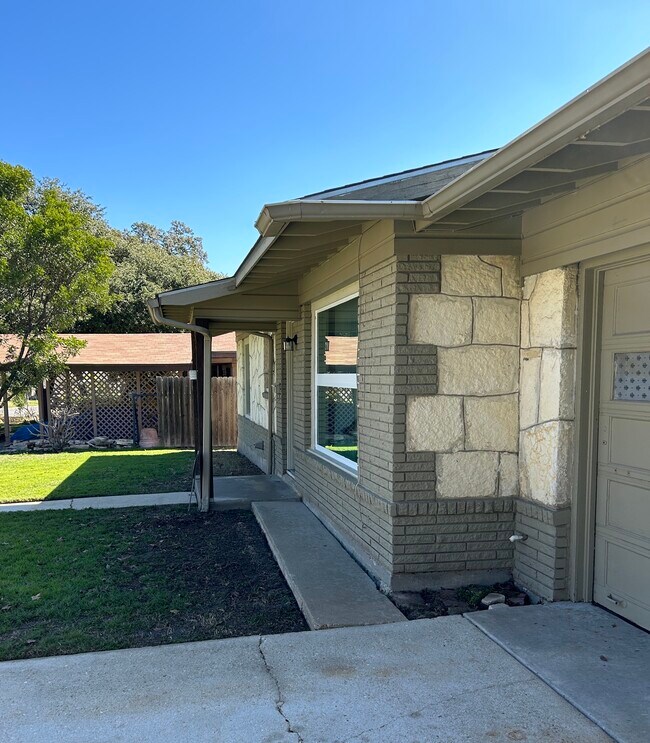 Building Photo - 484 Cherry Ridge