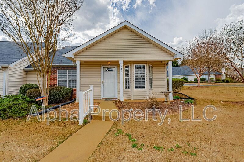 Primary Photo - 225 Woodruff Park Ln