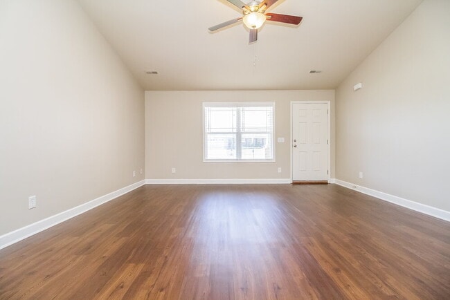 Foto del edificio - 5022 Morning Dove Ln