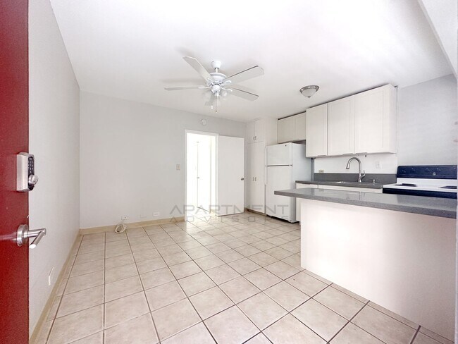 Building Photo - $500 1st Month Rent Special! | Close to th...
