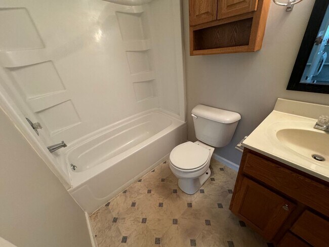Building Photo - 4505 NE Scenic Dr