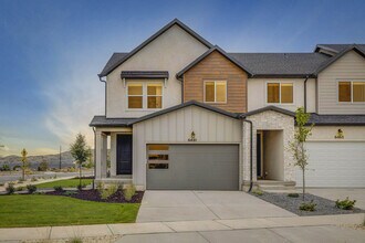 Building Photo - Mt. Rainier