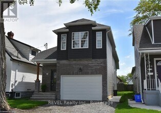 Building Photo - 438 McAlpine Ave N