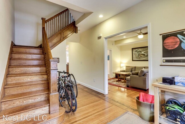 Building Photo - 3 br, 2.5 bath House - 1870 Monroe St NW