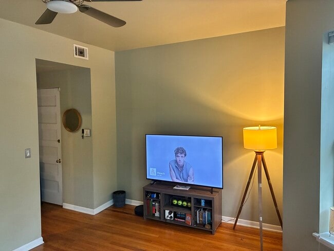 Building Photo - 902 W Grace St